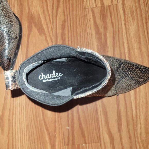 Faux snake Skin booties - Picture 2 of 4